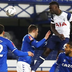 Exreferente de Tottenham critica con todo a Davinson Sánchez