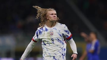 Soccer Football - World Cup - UEFA Qualifiers - Group I - Italy v Norway - San Siro, Milan, Italy - November 16, 2025 Norway's Erling Haaland celebrates scoring their second goal REUTERS/Claudia Greco