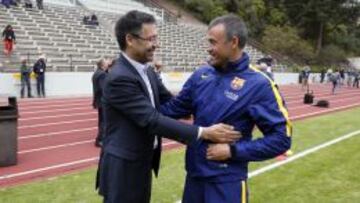 Bartomeu saluda a Luis Enrique.