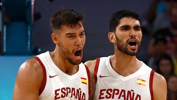 Willy Hernangomez, con Aldama.