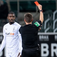 El Gladbach se adelanta a la Bundesliga y multa a Thuram por su escupitajo