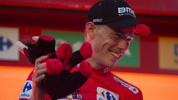 BMC Racing Team&#039;s Australian cyclist Rohan Dennis smiles on the podium as he celebrates winning the first stage of the 73rd edition of &quot;La Vuelta&quot; Tour of Spain cycling race, an 8 km individual time trial from Malaga to Malaga, on August 25, 2018. (Photo by JORGE GUERRERO / AFP)