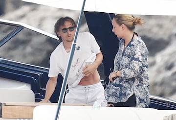 El centrocampista croata del Real Madrid, Luka Modric, se encuentra disfrutando de unas merecidas vacaciones junto a su familia en Portofino, pueblo pesquero ubicado en la costa de la Riviera Italiana, al sudeste de Génova.