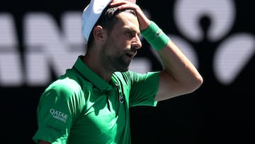 Novak Djokovic, acalorado durante su partido contra Francesco Maestrelli en el Open de Australia.