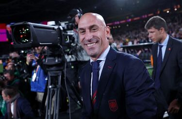 Spain’s World Cup winners set to turn their back on La Roja