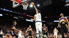 PHOENIX, ARIZONA - MAY 15: Luka Doncic #77 of the Dallas Mavericks shoots the ball during the second half against the Phoenix Suns in Game Seven of the 2022 NBA Playoffs Western Conference Semifinals at Footprint Center on May 15, 2022 in Phoenix, Arizona. NOTE TO USER: User expressly acknowledges and agrees that, by downloading and/or using this photograph, User is consenting to the terms and conditions of the Getty Images License Agreement.   Christian Petersen/Getty Images/AFP
== FOR NEWSPAPERS, INTERNET, TELCOS & TELEVISION USE ONLY ==