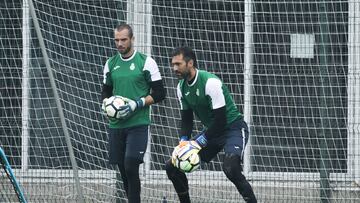 Diego López y Pau López.