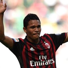 Carlos Bacca y dos posibles destinos: Arsenal o Roma
