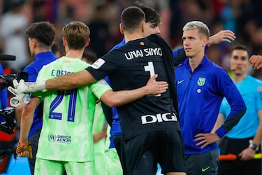 Tras el encuentro, también estuvo intercambiado palabras con algunos jugadores del conjunto rojiblanco.