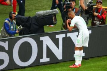 Islam Slimani celebra su gol.