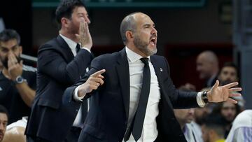 MADRID, 08/06/2023.- El entrenador del Real Madrid, Chus Mateo, durante el segundo partido del playoff de semifinales de la Liga Endesa entre Real Madrid y Joventut de Badalona, este jueves en el Wizink Center. EFE/ Juanjo Martín
