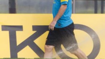 Leo Messi llegó de Arabia Saudí pero no se ejercitó junto a sus compañeros y lo hizo en el gimnasio junto a Villa.