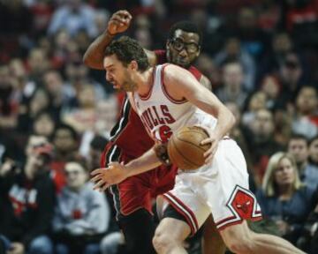 Pau Gasol ante Amar'e Stoudemire.