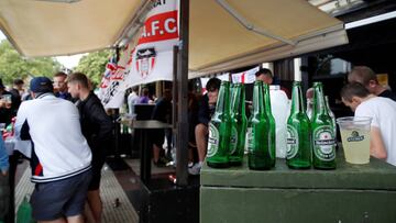 Aficionados ingleses en Sevilla antes del partido Espa&ntilde;a-Inglaterra de la Liga de Naciones.