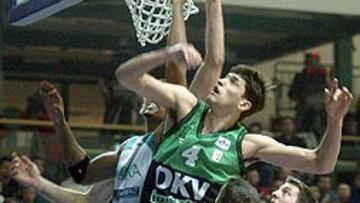 <b>PROBLEMAS CON EL ÁRBITRO.</B> Aunque lo intentó hasta el final, el conjunto catalán acabó perdiendo por culpa de una polémica decisión de Colucci, que en vez de pitar personal sobre Jofresa se lavó las manos y dio posesión al Novo Mesto.