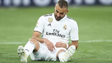 VITORIA-GASTEIZ, SPAIN - OCTOBER 06: Karim Benzema of Real Madrid CF reacts during the La Liga match between Deportivo Alaves and Real Madrid CF at Estadio de Mendizorroza on October 6, 2018 in Vitoria-Gasteiz, Spain. (Photo by Juan Manuel Serrano Arce/