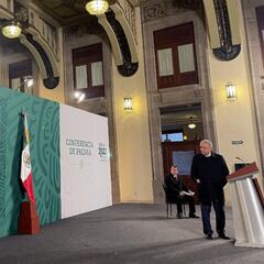 AMLO recuerda a Vicente Fernández; pone “Volver, Volver” en la mañanera