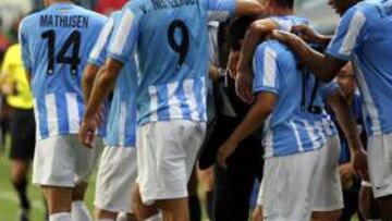 <b>EN RACHA. </b>El Málaga celebra el cuarto gol de Santi Cazorla en la presente Liga.