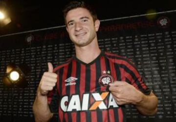 Bruno Pereininha (Portugal). Es compañero de Christian Vilches en el Atlético Paranaense de Brasil.