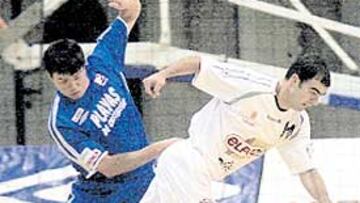 <b>TABLAS. </b>Euler intenta frenar a Wilde en un partido equilibrado.