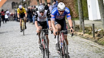 Pogacar sigue la rueda de Van der Poel en E3 Saxo Bank Classic.
