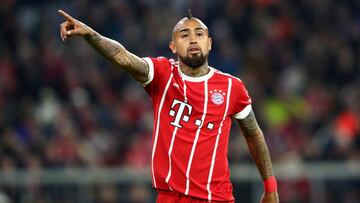 Soccer Football - Bundesliga - Bayern Munich vs RB Leipzig - Allianz Arena, Munich, Germany - October 28, 2017 Bayern Munich's Arturo Vidal gestures REUTERS/Michael Dalder DFL RULES TO LIMIT THE ONLINE USAGE DURING MATCH TIME TO 15 PICTURES PE