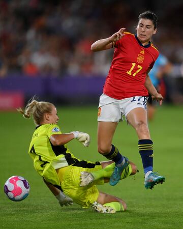 Merle Frohms y Lucía García.