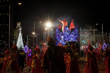 Los Reyes Magos visitan del 5 al 6 de enero cada una de las casas de Madrid, pero la tarde anterior, recorren las calles en una cabalgata espectacular (5 ene, de 18 a 21 h)