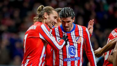 Griezmann y De Paul celebran uno de los goles ante el Slovan Bratislava.