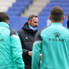 Vicente Moreno, con los currantes