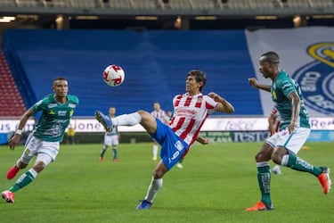 Chivas empata con León en la Jornada 1 del Guardianes 2020