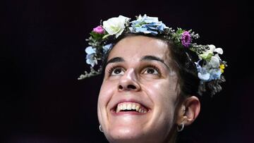 Carolina Marin of Spain celebrates on the podium after defeating P.V. Sindhu of India in the women&#039;s singles final during the badminton World Championships in Nanjing, Jiangsu province on August 5, 2018. / AFP PHOTO / Johannes EISELE