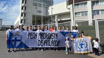 La peña madridista de Finlandia, en el Olímpico de Helsinki.