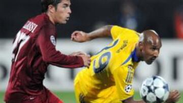 <b>CHELSEA</b> Nicolás Anelka no podrá jugar el sábado con la selección francesa.