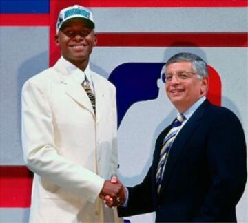 Ray Allen fue elegido (número 5, 1996) por Minnesota Timberwolves, y traspasado al momento a Milwaukee Bucks junto a una primera ronda a cambio de Stephon Marbury (número 4 de ese draft).