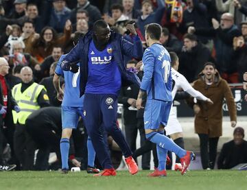 Valencia and Getafe players were involved in a brawl at the end of their Copa del Rey match that saw Valencia score twice in 45 seconds to go through.