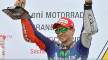 Jorge Lorenzo celebra su tercera posici&oacute;n en Sachsenring.