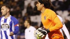 Después de 66 partidos, Memo Ochoa debuta en liga