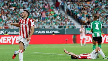 SEVILLA , 31/08/2025.- El defensa del Athletic Aitor Paredes durante el partido de LaLiga entre el Betis y el Athletic Club, este domingo en el estadio de la Cartuja. EFE/ Julio Muñoz