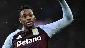 Soccer Football - Premier League - Aston Villa v Southampton - Villa Park, Birmingham, Britain - December 7, 2024 Aston Villa's Jhon Duran celebrates scoring their first goal REUTERS/Tony O Brien EDITORIAL USE ONLY. NO USE WITH UNAUTHORIZED AUDIO, VIDEO, DATA, FIXTURE LISTS, CLUB/LEAGUE LOGOS OR 'LIVE' SERVICES. ONLINE IN-MATCH USE LIMITED TO 120 IMAGES, NO VIDEO EMULATION. NO USE IN BETTING, GAMES OR SINGLE CLUB/LEAGUE/PLAYER PUBLICATIONS. PLEASE CONTACT YOUR ACCOUNT REPRESENTATIVE FOR FURTHER DETAILS..