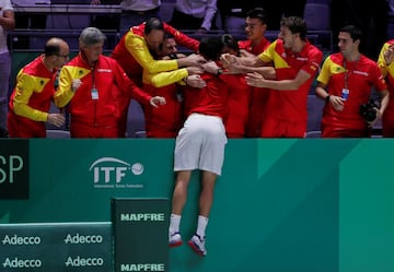 Bautista jugó tres días después del fallecimiento de su padre y derrotó a Felix Auger-Aliassime por 7-6 (3) y 6-3.