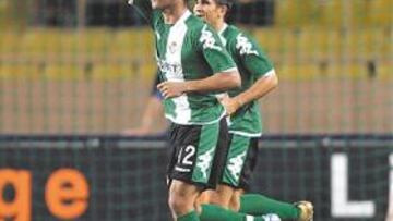 Oliveira marcó dos goles que valen su peso en oro.