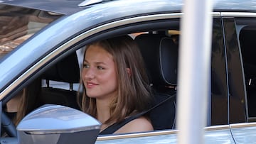 La Princesa Leonor conduce su propio coche y la acompañan su hermana la infanta Sofía, su madre la Reina Letizia y su abuela la Reina Sofía, a 6 de agosto de 2024, en Palma de Mallorca (Islas Baleares, España)
FAMILIA REAL;GENTE;CASA REAL
Raúl Terrel / Europa Press
06/08/2024