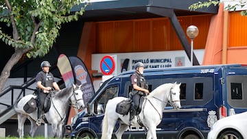 Con un alto dispositivo de seguridad, el Valencia Basket recibe al Maccabi de Tel Aviv en la tercera jornada de la Euroliga. El partido ha sido declarado de alto riesgo y habrá cerca de 700 agentes velando por la seguridad dentro y fuera del pabellón.