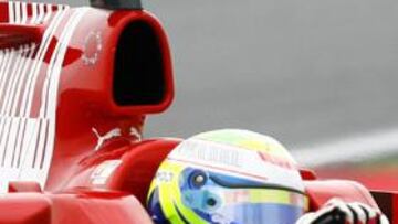 <strong>EN FORMA.</strong> Pese a una pequeña avería, Felipe Massa, líder del Mundial, fue el mejor en los entrenamientos de Silverstone.