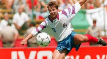 El ruso Oleg Salenko marcó 5 goles en el 6-1 de los europeos sobre Camerún en el Mundial de Estados Unidos 1994. Hasta ahora, nadie ha marcado esa cantidad de tantos en un solo partido mundialista.