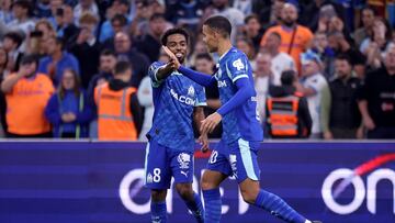 Mason Greenwood y Angel Gomes.