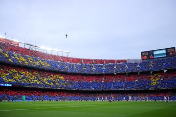 El partido de Champions entre Barcelona y Real Madrid ha batido el récord mundial de asistencia a un partido de fútbol femenino con 91.553 espectadores. El aspecto del Camp Nou era espectacular. 