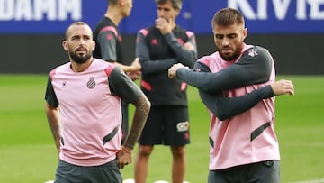 20211001
 Entrenamiento 
 RCD Espanyol
 Aleix Vidal (22) RCD Espanyol
 David Lopez (15) RCD Espanyol
 