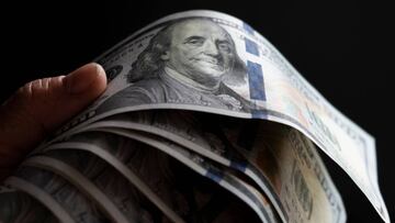 Billetes de cien dólares.